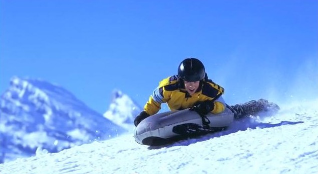 Nafukovací polštář může jet rychlostí až 100 km/h. Zdroj: youtube.com