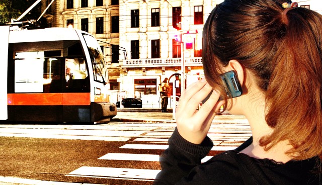 Chytrý telefon koupí jízdenku nebo vyhledá jízdní řád. Foto: Marián Luha, TOPZINE.CZ