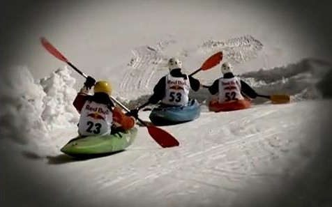 Závody v kajakování na sněhu, Zdroj: youtube.com