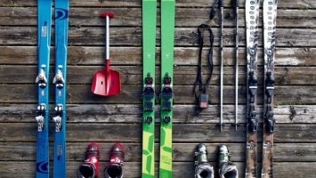 Jak správně vybrat sjezdové lyže