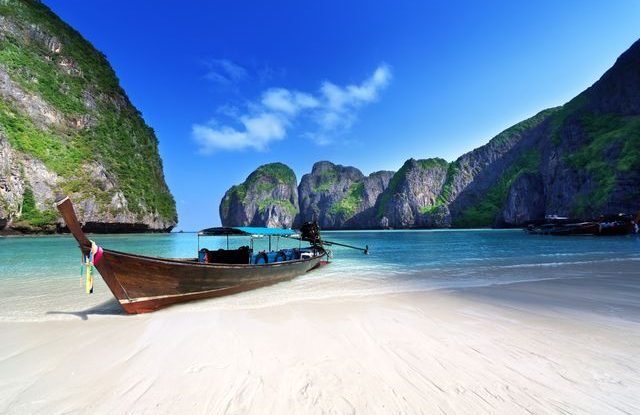 Pláž Maya Bay se uzavírá turistům