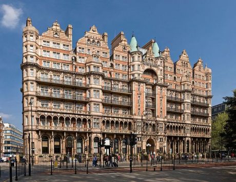 Hotel s replikou jídelny z Titaniku