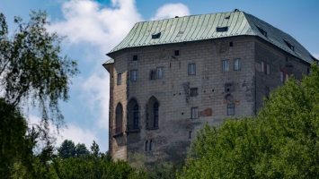 Máchovo jezero, hrad Houska