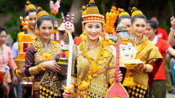 Luang Prabang, novoroční festival, cestování po Laosu