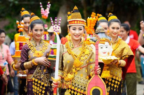 Luang Prabang, novoroční festival, cestování po Laosu