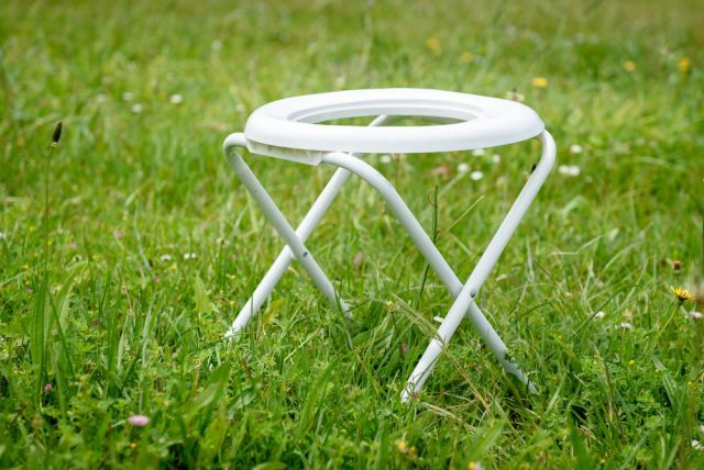 z&aacute;chod jako stolička