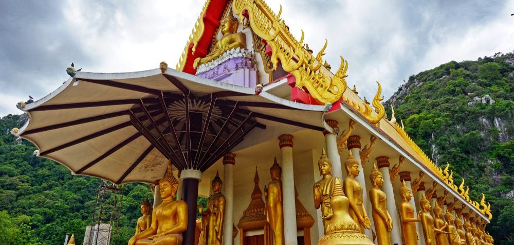 Buddhistická chrám Tham Krabok v Thajsku