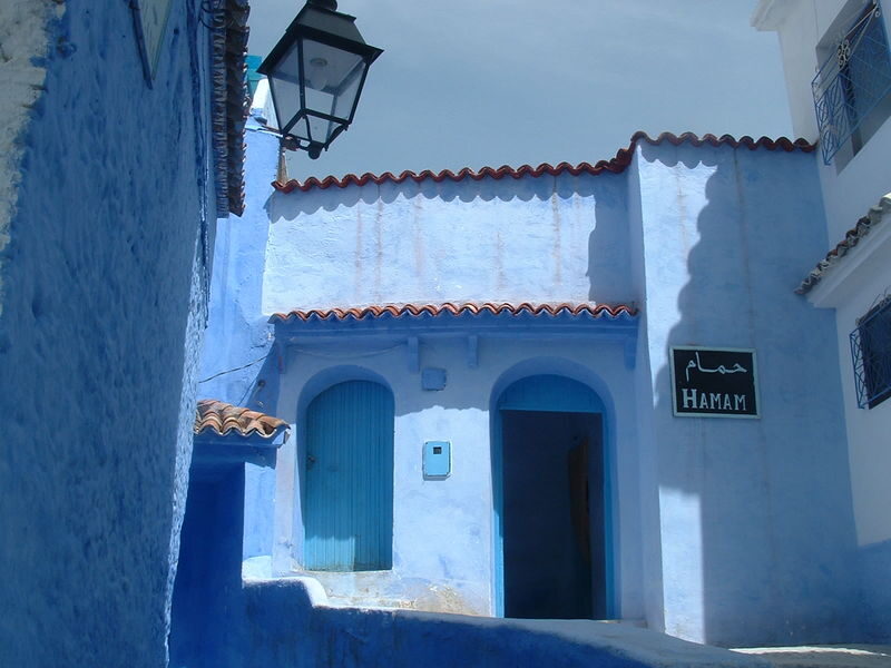 800px-2006_Chefchaouen-Hamam