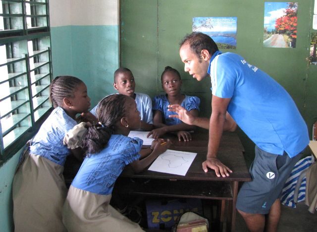 FOTO: Ansley učí ve škole v Beninu