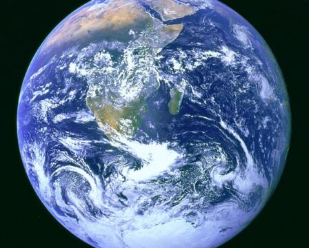 odkud by majitel Zemi řídil? Zdroj: wikipedia.org