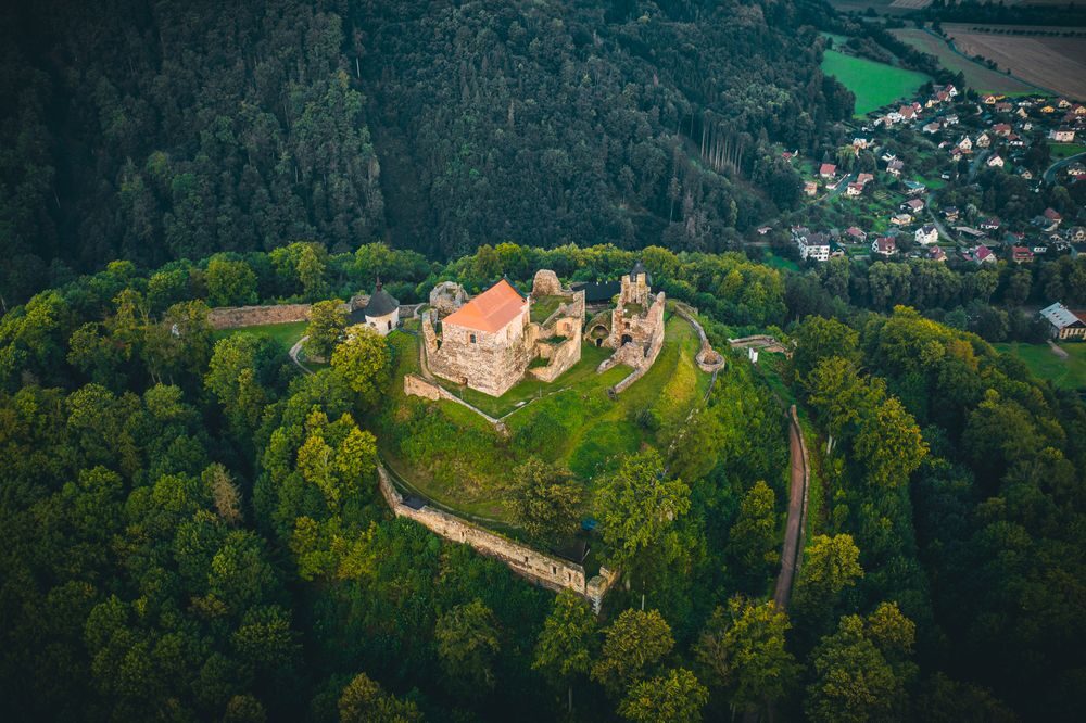 Hrad A Z mek Pot tejn Ukr v Se Ve Z cenin Hradu Poklad 