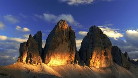 Tre-Cime-di-Lavaredo-Dolomites-Italy-a29516857