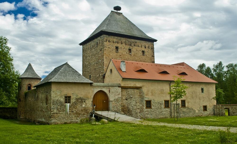 Kestřany