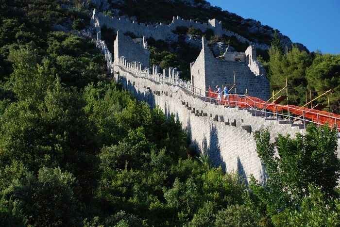 Zdi v Ston, Chorvatsko