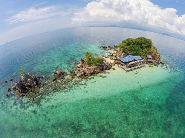 Pláž Maya Bay se uzavírá turistům