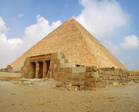 Cheops_pyramid_01